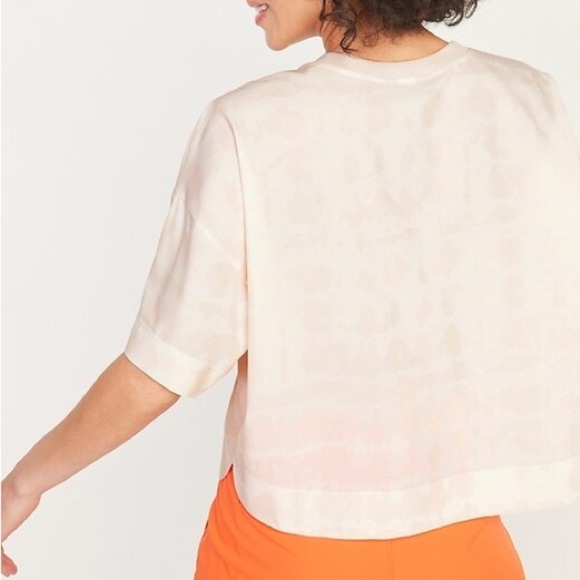 EUC Old Navy Loose Short-Sleeve StretchTech Performance Cropped Top Size M - Picture 2 of 5